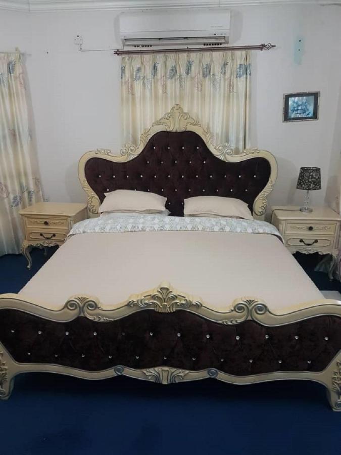 Carlcyn Homestay Габороне Екстер'єр фото